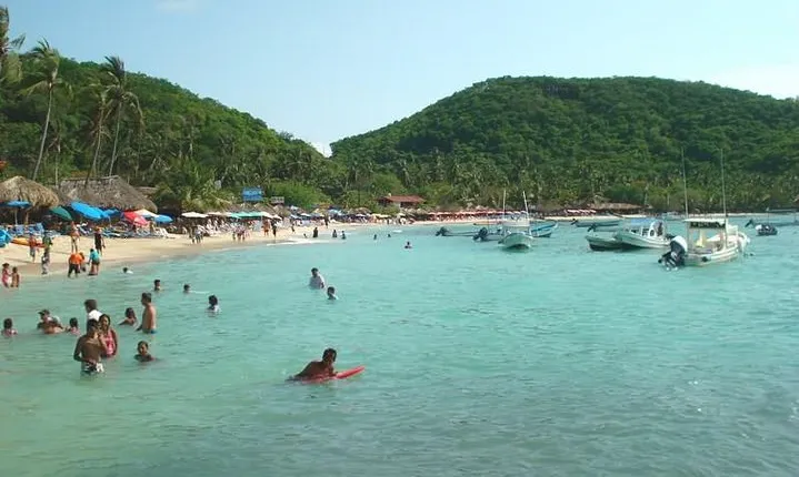Las Gatas Island Beach Break with Snorkeling