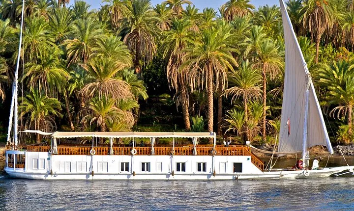 Enjoy 5 Nights Nile Dahabiya includes tours from Luxor to Aswan