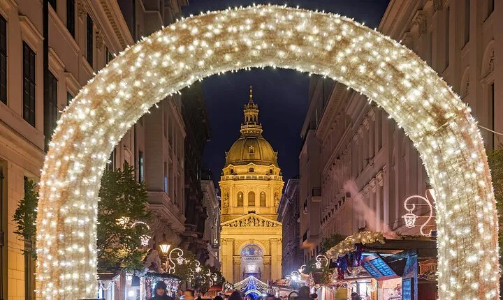 Christmas in Budapest: Merry Walking Tour of the Christmas Market