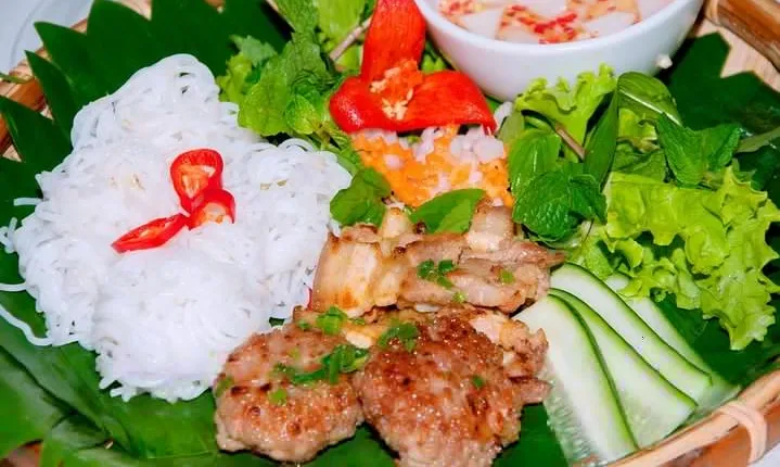 Hanoi Street Food: Small Group Walking Tour with Real Foodie