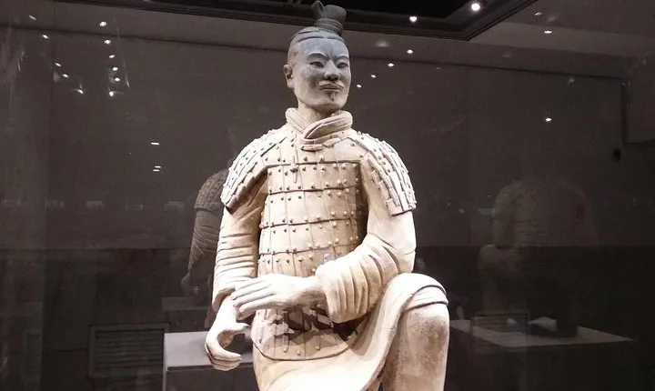 Private Xi'an Exploration Tour: Comparison of Warriors in Qin and Han Dynasty