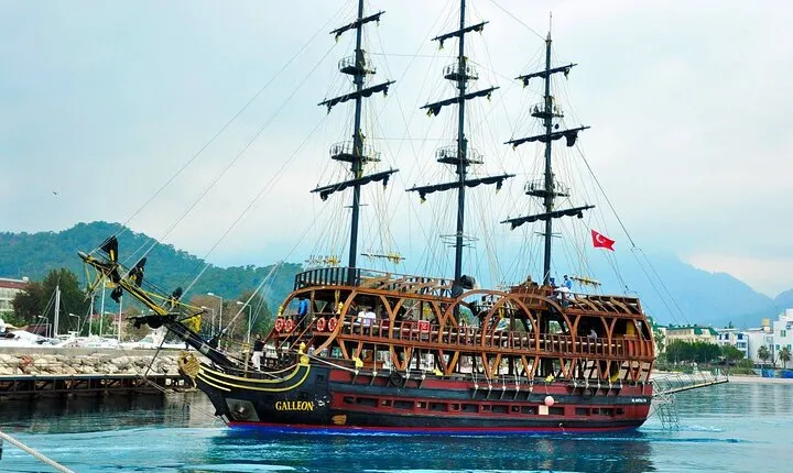 Full-Day Pirate Boat Tour with Lunch and Foam Party in Antalya 