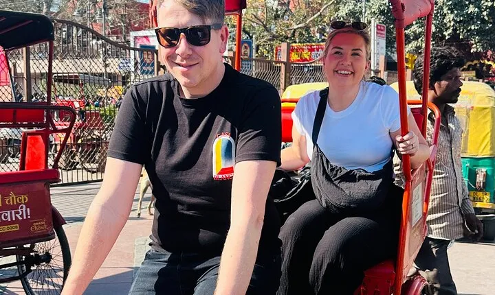 Old Delhi Monuments Walk Tour with Rickshaw Ride and snacking 