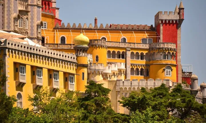 Lisbon Super Saver: 2-Day Sintra, Cascais, Fatima, Nazare and Obidos Small-Group Day Trips