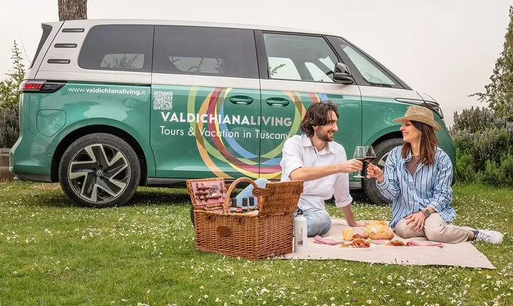 From the cellar to the vineyard, discover Nobile di Montepulciano wine with a Tuscan picnic