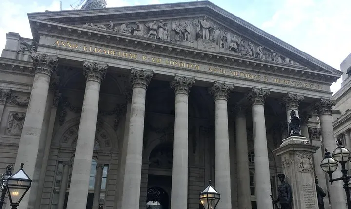 Explore Ancient Alleyways in the Footsteps of Dickens: A Self-Guided Audio Tour