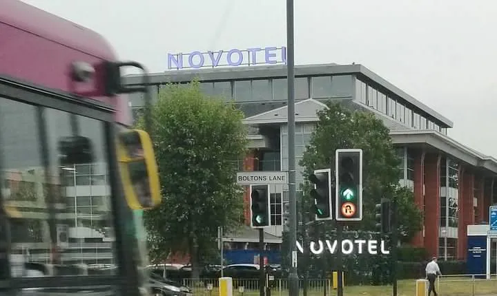 Heathrow Hotel to Heathrow Hotel With Stopovers at Stonehenge & Salisbury