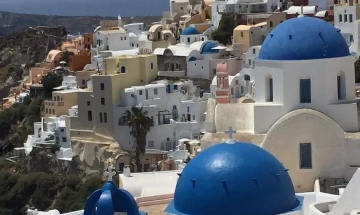 Santorini Signature Tour – From Villages to Beaches –6 Hours Tour