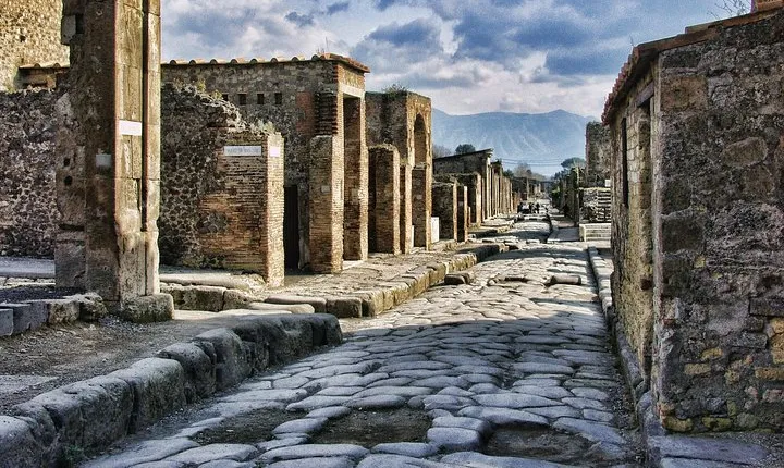 Pompeii and Herculaneum Private Day Tour from Rome with lunch