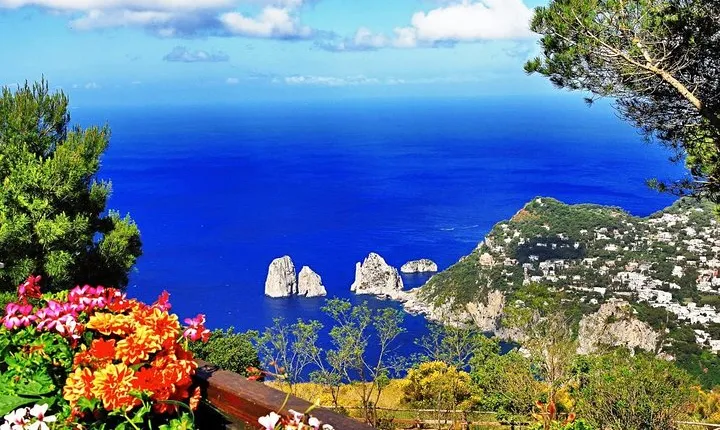 Capri Private Day Tour with Private Island Boat Tour from Rome