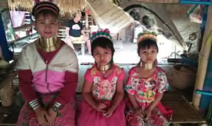 Chiang Mai-Chiang Rai:White-Black-Blue Temple-Golden Triangle-Keren-Boat Trip