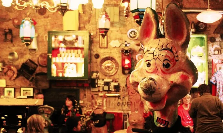 Private Budapest Ruin Bar Tour with Local Drinks & Street Food