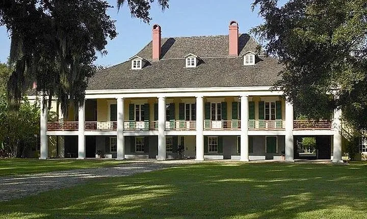 Nawlins Luxury: Destrehan Plantation & Swamp Boat Tour with Transportation