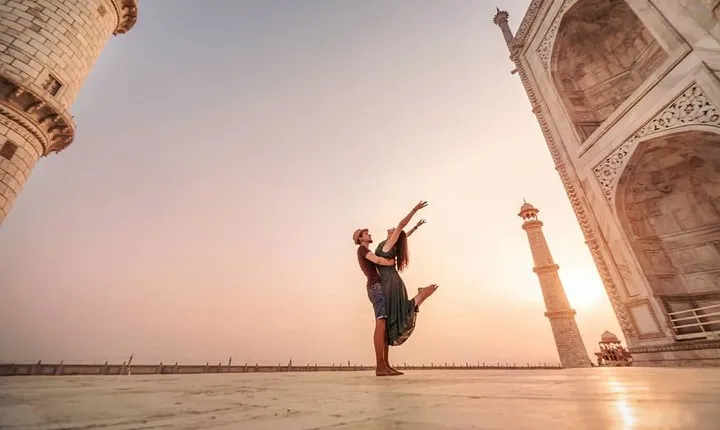 Full-Day Private Ethnic Wear Photoshoot Tour in Agra