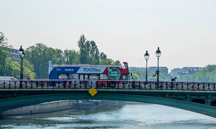 Paris Tootbus Must See Hop-on Hop-off Bus Tour with Seine River Cruise