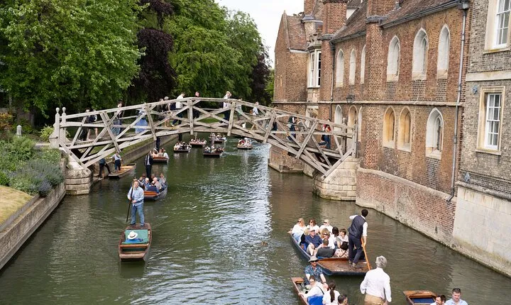 Private | Alumni-led Walking & Punting Tour w/opt King's Chapel
