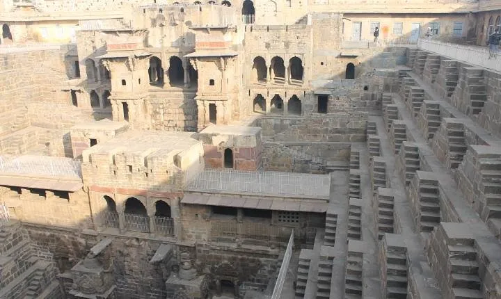 Day Trip to Chand Baori, Step Well & City Palace from Jaipur