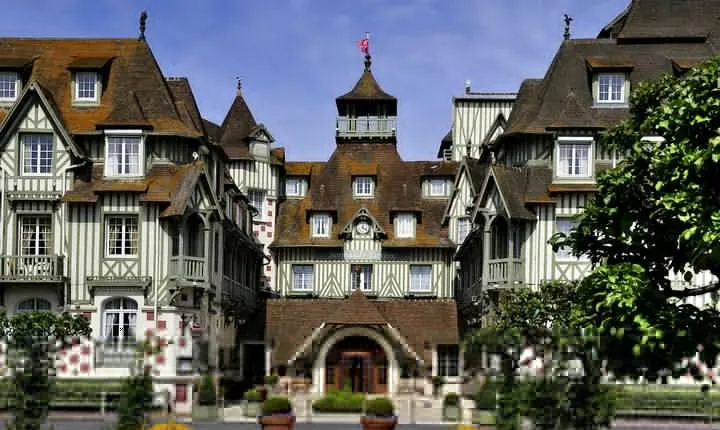 Private round transfer to Rouen, Honfleur, Deauville from Paris