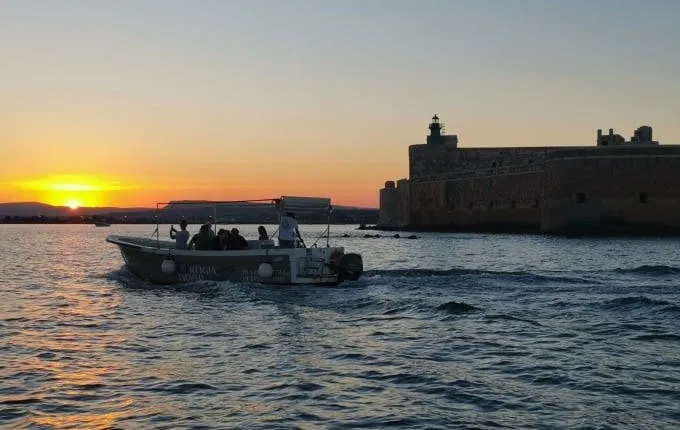 Ortigia Island and sea caves 1-hour boat tour