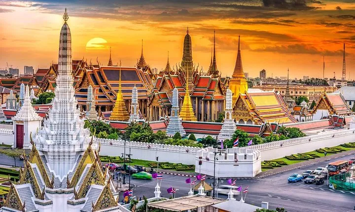 Bangkok Hindu Landmark Tour with Grand Palace, Temples & Lunch
