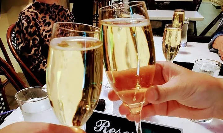 Thirsty Thursdays Tour (cocktails and appetizers)