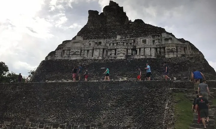 Altun Ha Mayan Ruins and River Wallace and Manatee Watch Tour