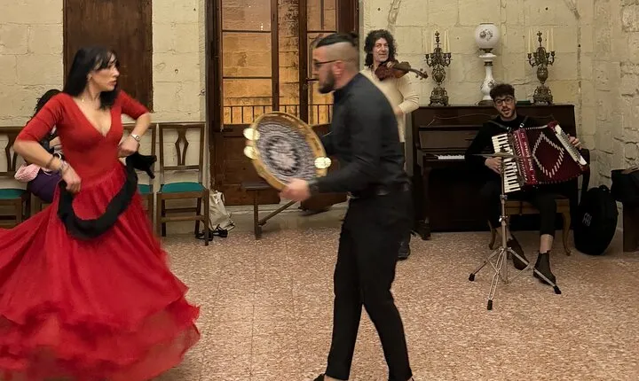 Typical Salento dance: Pizzica with aperitif