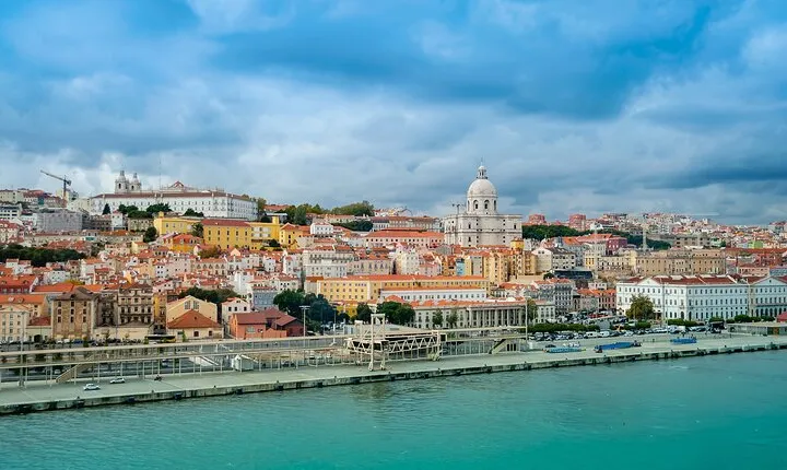 Private Transfer From Lagos to Lisbon, Local English Speaking Driver