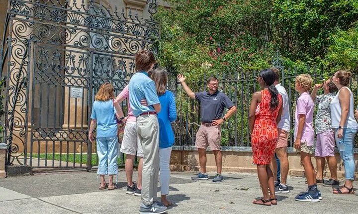Historic Charleston Walking Tour: Rainbow Row, Churches, and More
