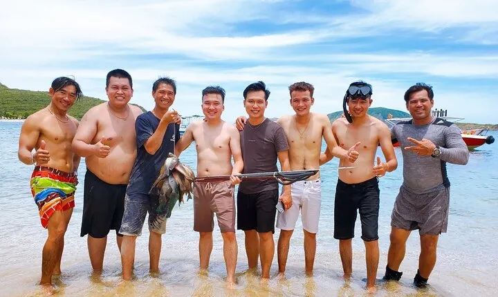 Deserted Island Tour and Fish Hunting in Nha Trang