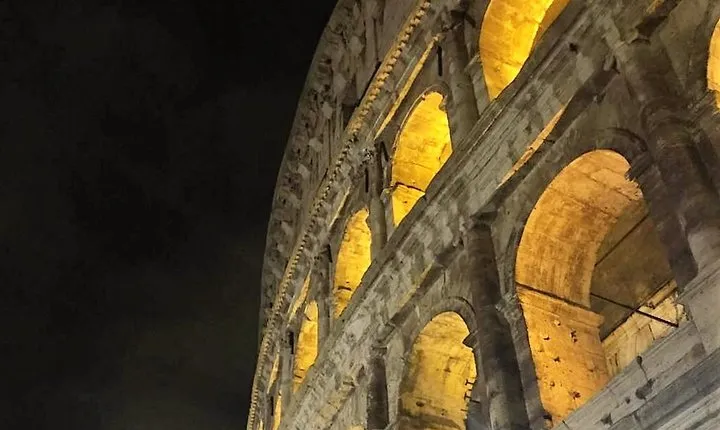 Rome Illuminated: Private 2-Hour Night Sightseeing Tour
