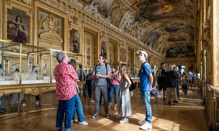 Paris Louvre Museum: Small Group Guided Highlights Tour