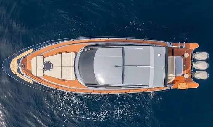 Miami: Rent a Private Yacht 4 Hours with Captain and Crew