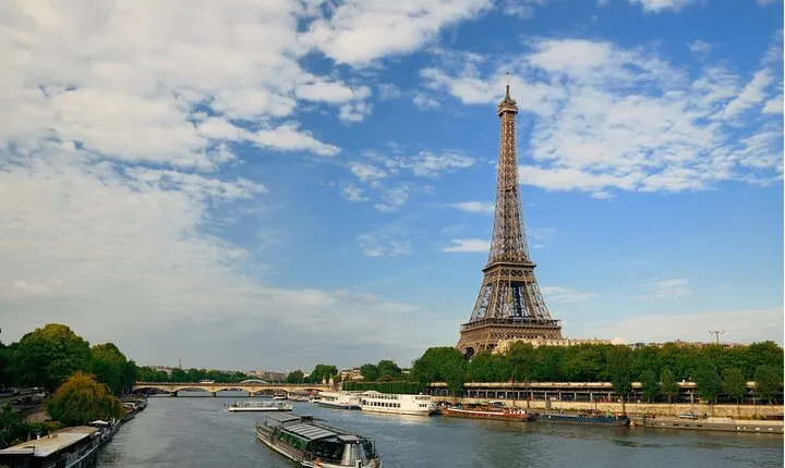 Skip-the-Line Seine Cruise with Eiffel Tower Tickets