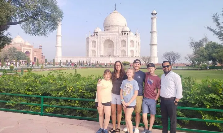 Taj Mahal Tour by Gatimaan Train