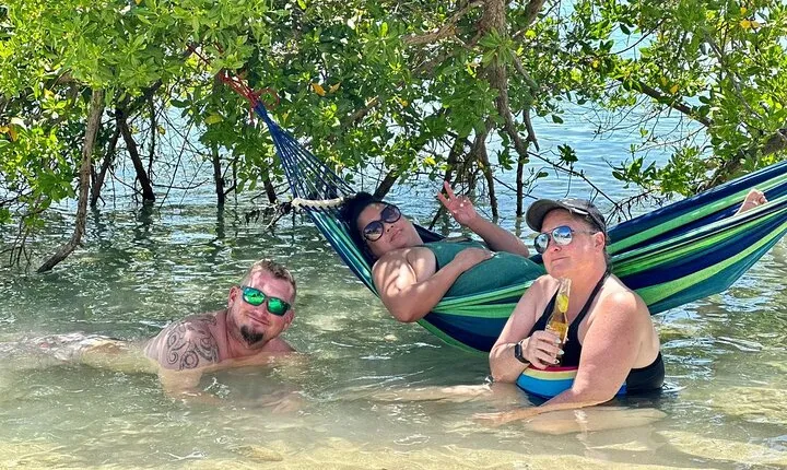 Fun & Sun Wildlife Encounter + Brady's Cay Daypass