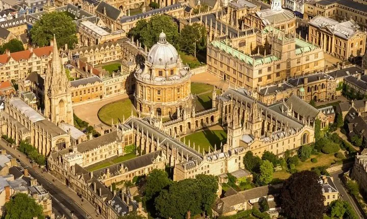 Private Chauffeured Range Rover Guided Tour to Oxford