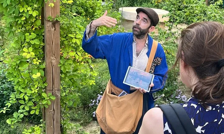 Montmartre Impressionist Paris Actor-Led Fun Guided Tour