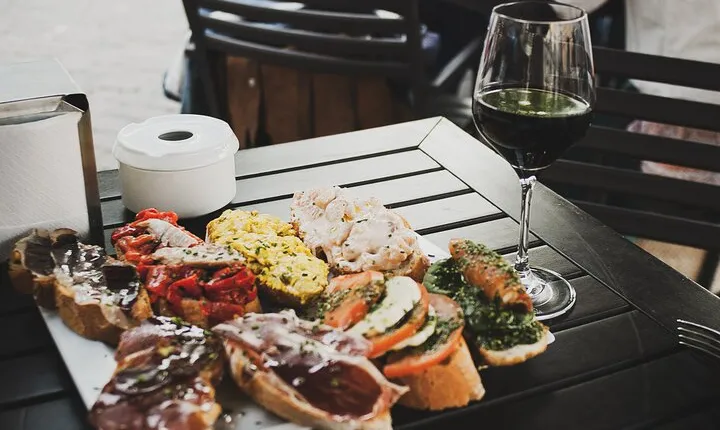 Bar Crawl in Barcelona with Spanish Wines, Vermut, Cold Beer and Tapas