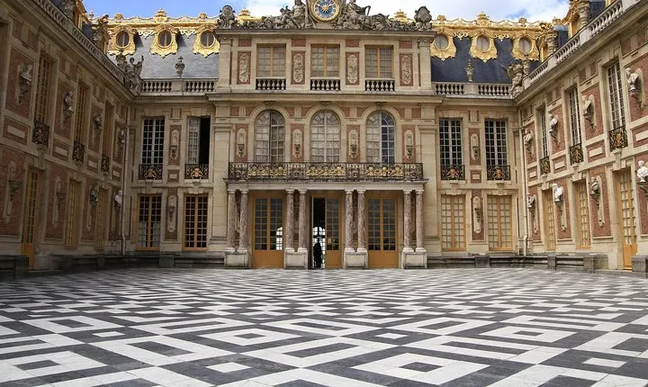 Palace of Versailles & Giverny Audio Guide Tour with Pickup and Drop Off