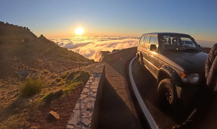MADEIRA: Jeep Safari to Pico Arieiro & Santana local Houses