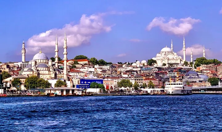 Istanbul Two Continents and Backstreets with a local tour guide