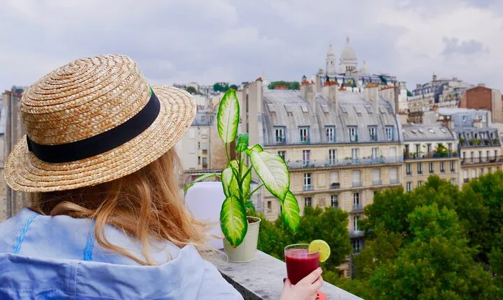 Private tour of the toursitc & hidden highlights of Montmarte Paris