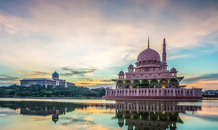 Putrajaya City Tour with Batu Caves & Sight Seeing Cruise