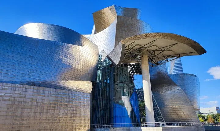 Private Bilbao City Tour and Guggenheim Museum from San Sebastian