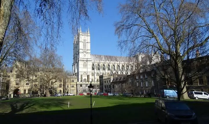 Royal Westminster - Exclusive Royal Walking Tour of London's Iconic Landmarks!