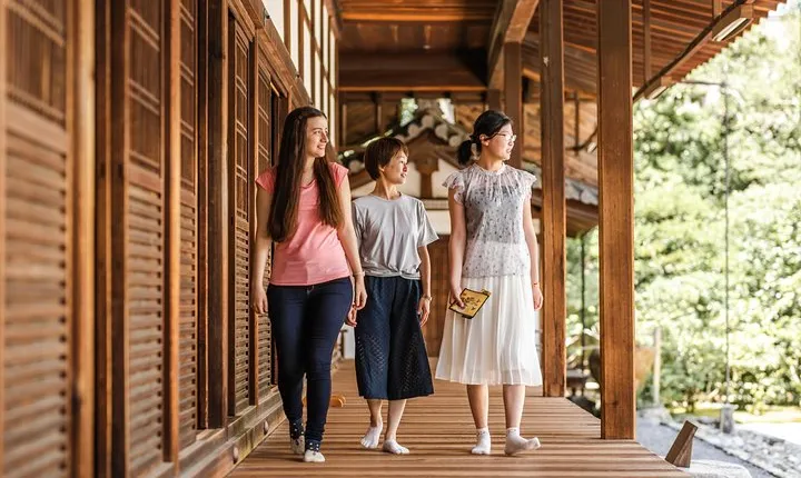 Kyoto - Private & Personalized Walking Tour with a Local Guide