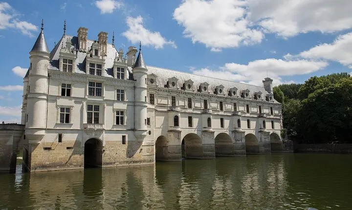 Loire Valley Castle Guided Day Trips From Paris with Transport