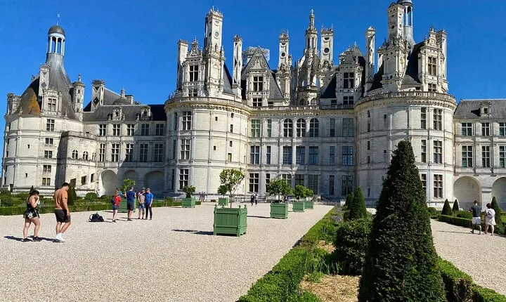 Live Guided Chenonceau, Chambord, Amboise Castles trip from Paris