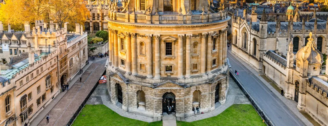 Oxford town and gown guided walking tour